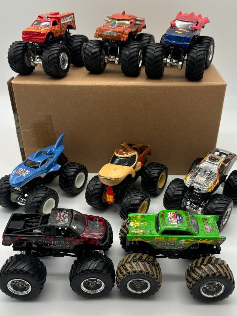 Hot Wheels Monster Trucks 1:64 Diecast Bundle, Maximum Destruction Shark Wreak
